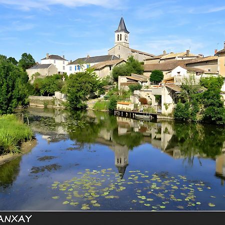 Domaine De La Briouse Panzió Sanxay Kültér fotó